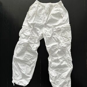 ARITZIA TNA Supply White Cargo Pants Medium